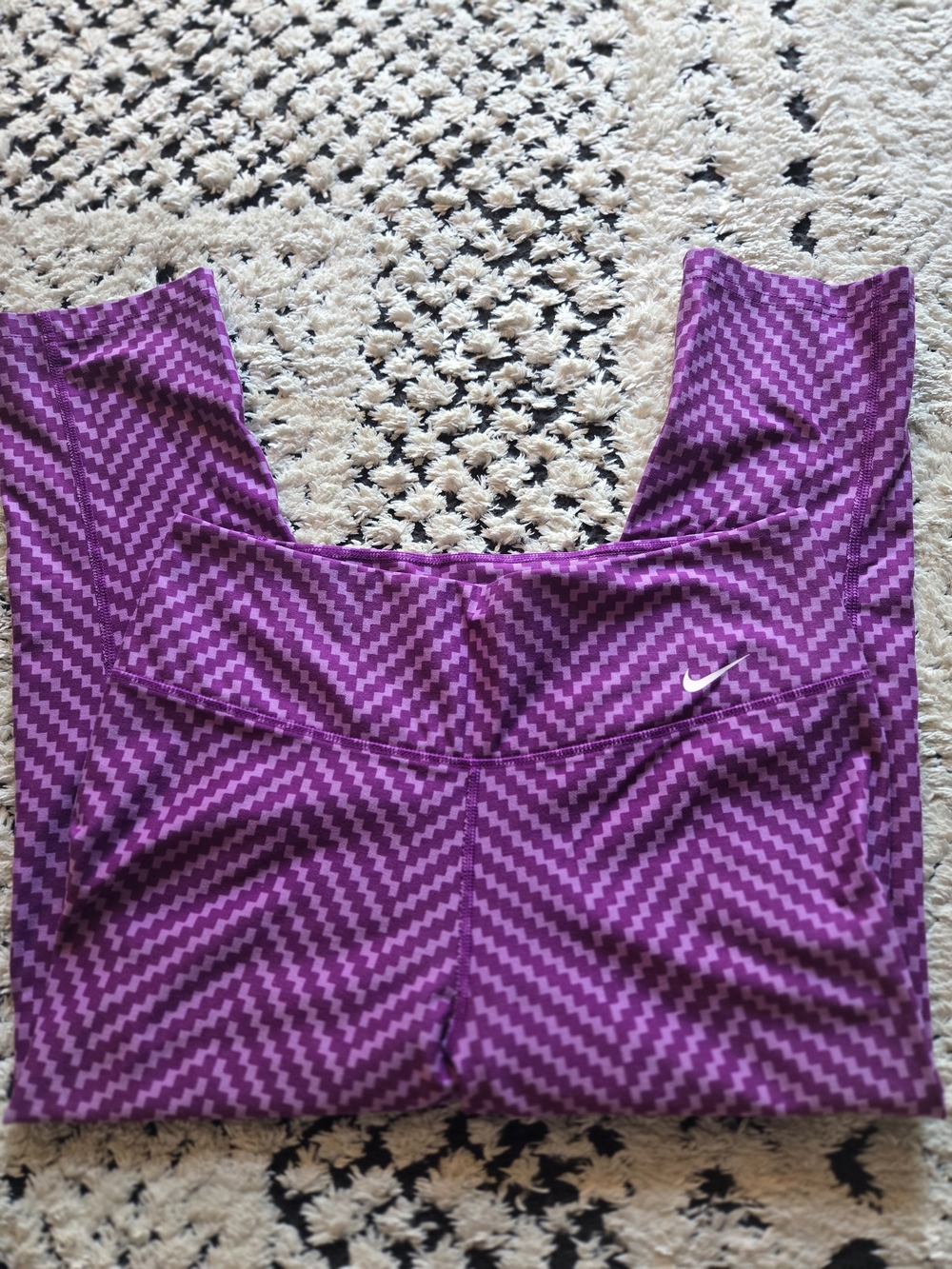 Nike Purple Chevron ZigZag Dri-FIT Legend 2.0 Capri Leggings Size M EUC